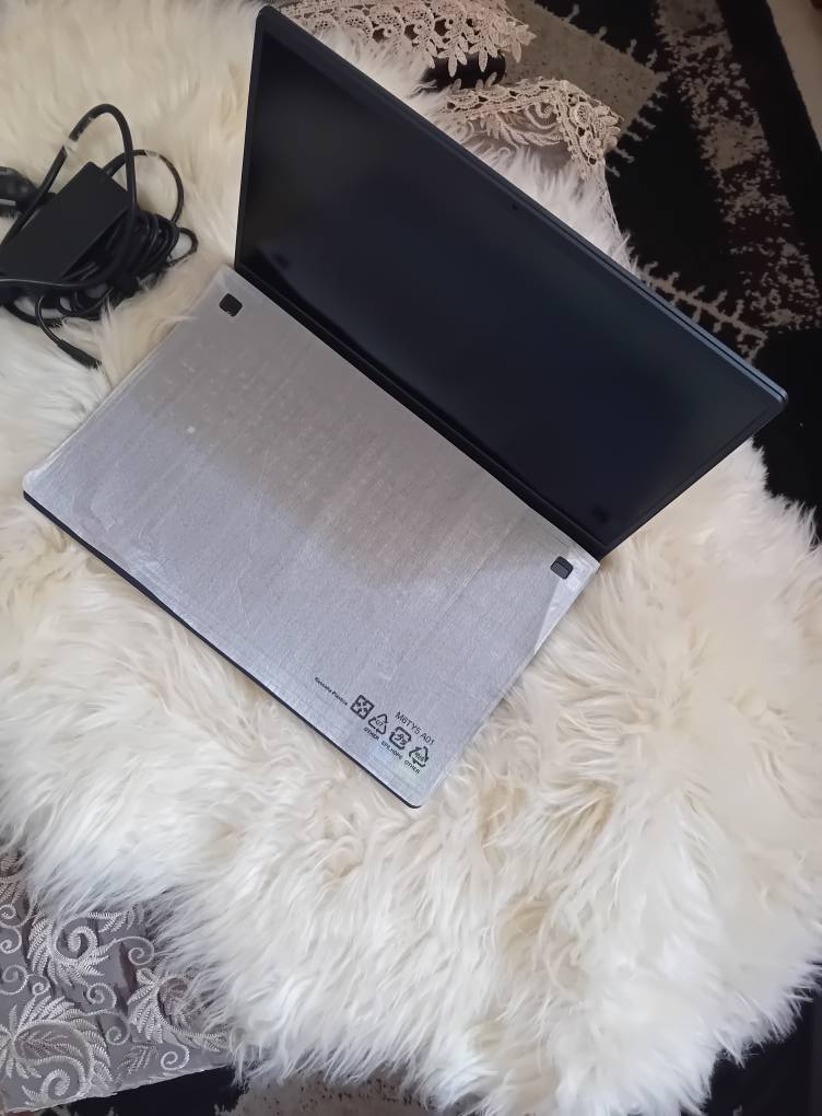 لاب توب Dell Vostro 3520